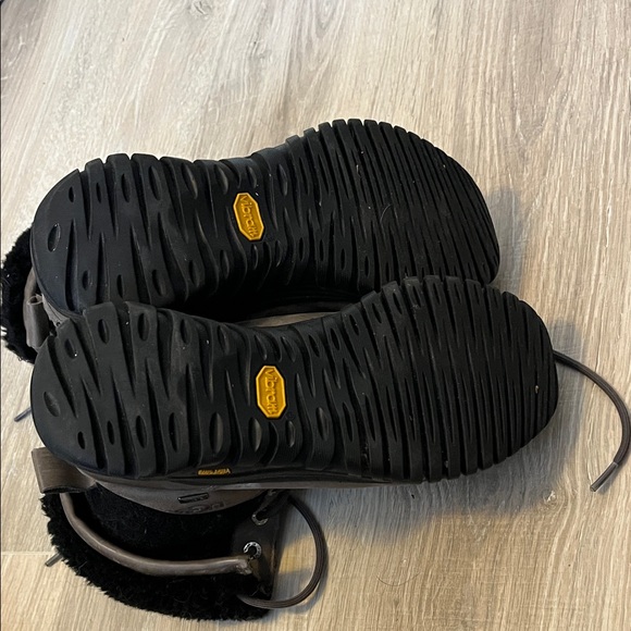 UGG Adirondack Woman’s Winter Boots - Picture 8 of 9